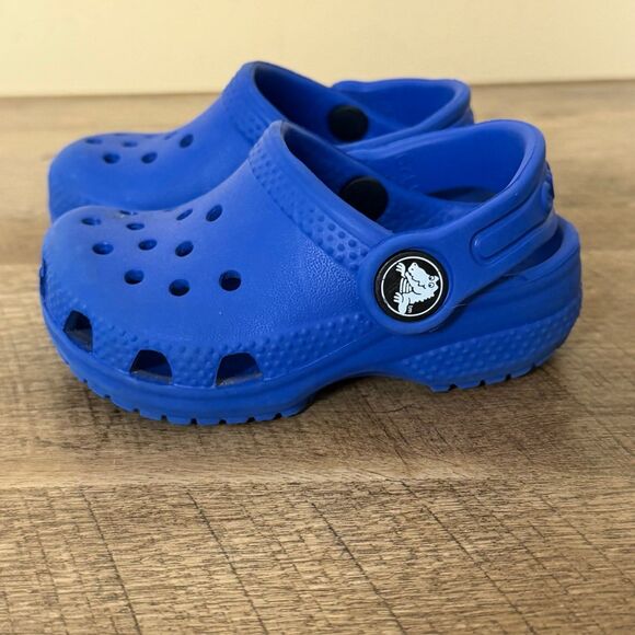 Baby boys toddler crocs size 4 blue shoes clogs - Picture 1 of 5